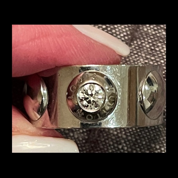 Authentic Louis Vuitton Large White Gold & Diamond Clous Ring - Picture 3 of 13